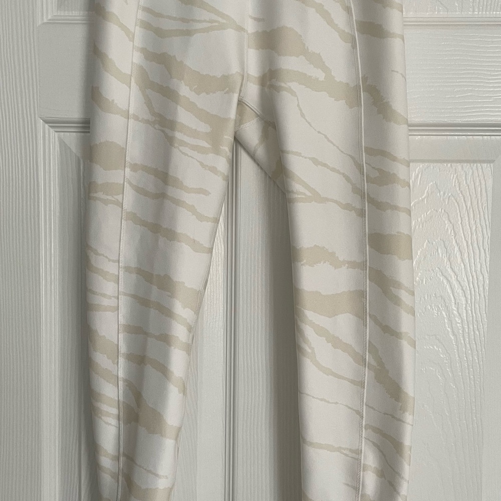 CALIA BY CARRIE UNDERWOOD - Essential HiRise Tulip Hem Animal-Pure white Legging
